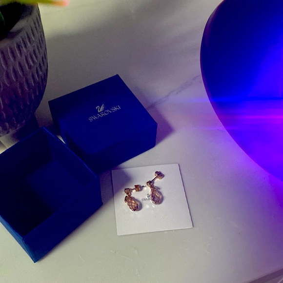 SWAROVSKI POST DROP GOLD TONE EARRINGS - Picture 5 of 5